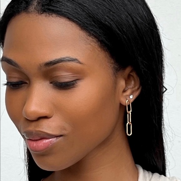 Gold tone chain link earrings - Picture 3 of 4